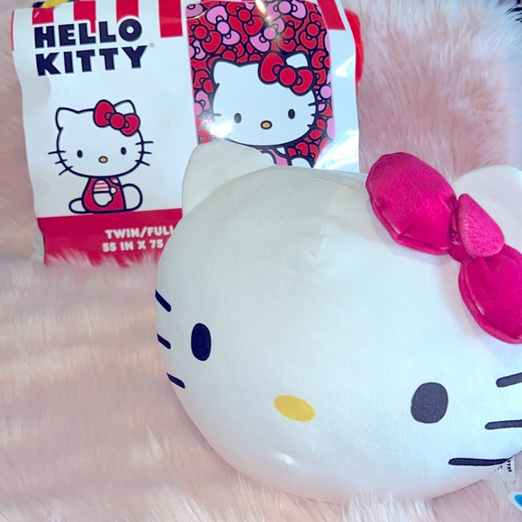 Sanrio Bedding Hello Kitty Plush Blanket Set Poshmark